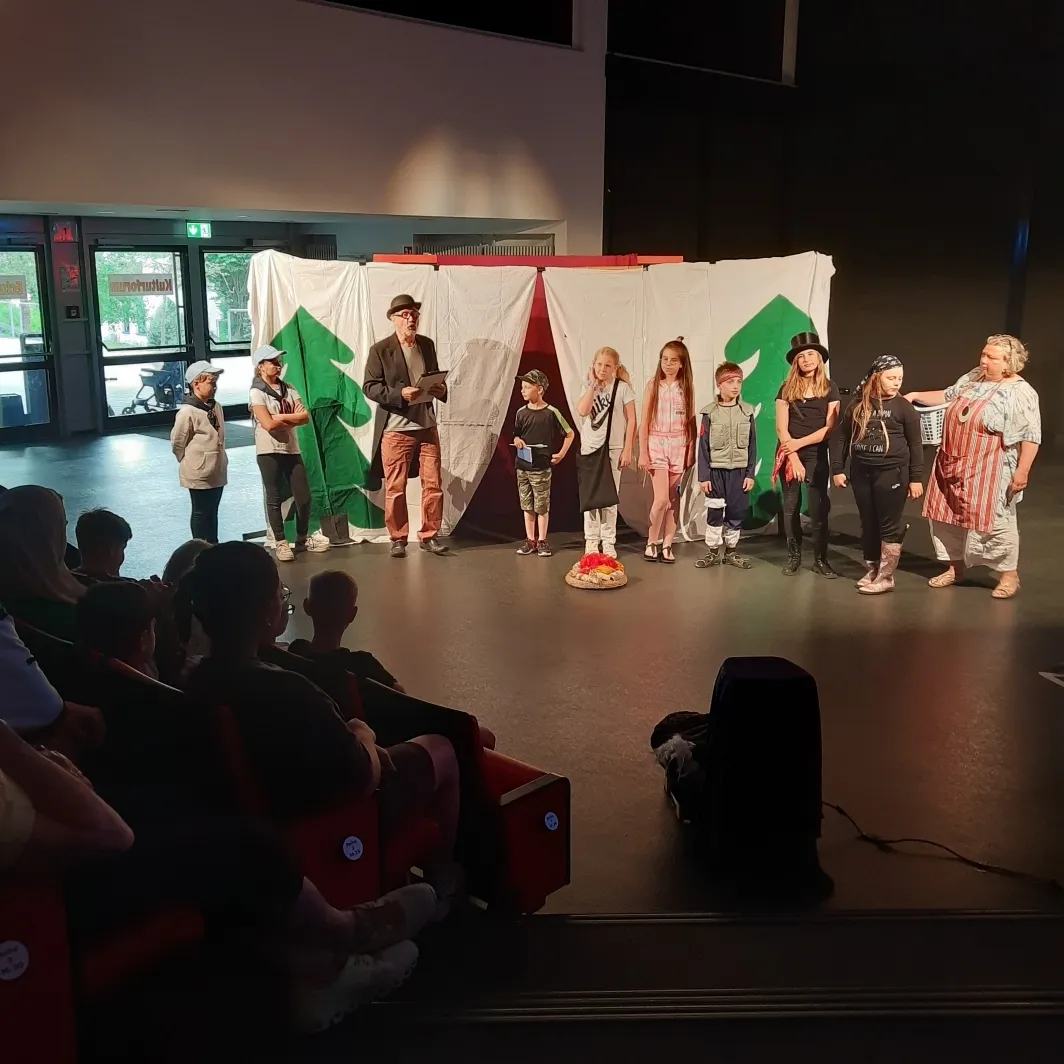 Die Theater-AG präsentiert "Diebstahl im