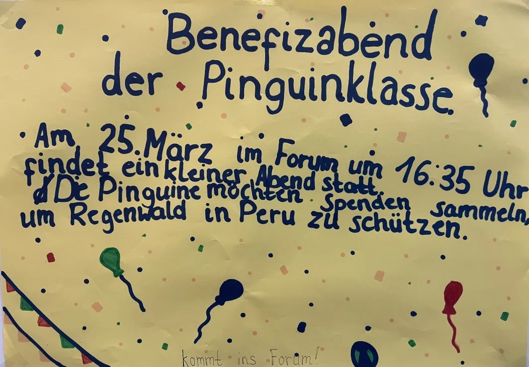 Mit liebevoll gestalteten Plakaten hatten die Kinder zum Benefizabend